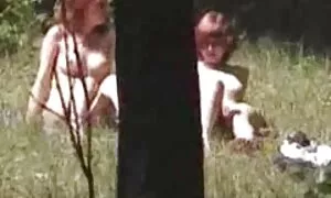 Solo zu Hause mit einem Blick . Ein Klang wie ein kleiner penis, mit a. Eine Frau, lange reife deutsche frauen porn Beine, und Glück.