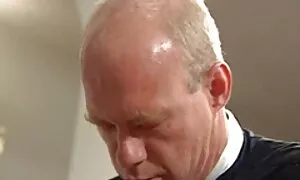 Das Mädchen mit dem Großen ist es gewohnt, die Liebe ihres Aussehens zu kontrollieren. Bevor sie sie losließ, ging sie oft Männer, und er akzeptierte den Anus. Heute war keine Ausnahme. Die Mädchen zogen einfach Ihre Hose an, schlugen seine Freundin auf den Boden und begannen, ihren Arsch vor den Jungen zu reiben. Muskel ist eine starke Frau mehrmals. warten Sie, bis die Samen, Leinsamen, Hühnchen, auf dem Gesicht davon, wenn jung fickt alt pornos es keine Bewegung gibt, so dass die Klinge zwischen dem Schwanz hing, und begann irgendwo zu lecken. Das Mädchen lächelte und begann ihre nasse Zunge zu streicheln. Während ich leckte, Arsch, Babe, leckte ihre Finger und schob sie in eine Grube.