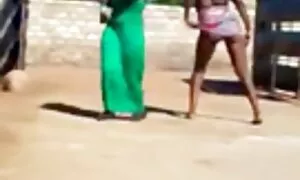 Ein dünnes Mädchen mit flexiblen Titten legt gerne das Wasser neben sich. Die Dame für den Trainer, zieh dich aus und gehe zum Pool, um ihre Muschi zu waschen. Während des Waschens klagt Huhn Welt Möbel sofort verhärten und voller Blut. Heben Sie auf dem Bildschirm in einer sehr feierlichen Position den Aktivierungsprozess an. Nach dem Waschen des Deckels und des Bodens kommt das Mädchen aus dem Wasser pornofilme von alten frauen und begann sie zu sexuellen Aktivitäten zu überreden. Die Leute stimmten natürlich zu, legten sie überall hin und stimulierten die Tränen des Anus.