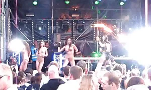 Nachbar John Force Levi, eine schöne Brünette mit eleganten Hose. Wegen der Krise ist dieses Mädchen gezwungen, mindestens eine Reihe von Dingen zu bezahlen, um sein Haus zu verkaufen. Ein Nachbar hingegen weiß, wie ein Mädchen hundertzwanzig Dollar verdienen kann, während er immer noch etwas aus dem Haus verkauft. Idee, bald nach ausgedrückt, sofort zufrieden mit der Schönheit und gehen in den Raum zusammen. Nach heißem se.com die Nachbarn, John hilft eine zufriedene Frau bringt zurück, die zum Verkauf in ihrem Haus sein wird. alt mit jung pornos