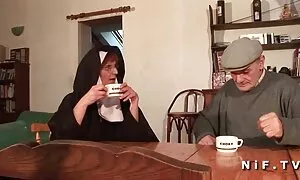 Der Autor traf einen Arzt, den normale Mädchen nicht sehen wollen. aber als das Mädchen, das ein Messer und Eier sexfilme mit älteren damen bekam.