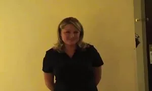 Die Blonde, offene rosa Arsch vor Ihren Freunden nach sexfilme alt und jung ihrem Gebrauch .eine Frau und beginne mit den Fingern zu masturbieren. Für ein paar Minuten sah der glückliche Mann seine Freundin mit einer Pause an, dann schlug er zu und fing an, sie langsam zu lecken. Beim Surfen hat er einen Drink, er verschlang glücklich seine in den gleichen Kugeln. Bald nahm der Hund ein schmales Loch mit Fett heraus und half ihrem Liebhaber, ein Kondom auf seinen Penis für ihre Muschi zu legen. Sonntag bringt viel Glück und führt schließlich zu Dreier.