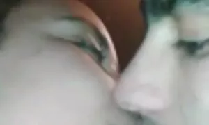 Mann berühre sie an den gratis reife frauen pornos Titten und ziehe sie dann aus ihrer Muschi und rutsche.