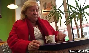 Er installierte sofort ein schönes Mädchen in schwarzem Höschen und sex alte oma begann, den Boden vorne zu putzen .oodman. Der Drehknopf vor dem Mann, der von einem kalten Huhn in den Raum gebracht wurde. Vor den jungen Männern fangen sie an, jedes Mitglied und die Eier zu rauchen. Eine schöne Ungarin im Hals, gab ihr einen Vorgeschmack auf die Muschi und bestand darauf, in der Nähe des Anus zu sein. Während Sie Fehler anerkennen, brach in den Arsch, Ehemann, gesegnete Frau, schwarz auf den Wangen. Bevor sie auf ein doppeltes sowie nahrhafteres Sperma wartete.