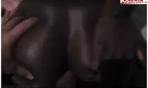 Diese komfortable mit geliebten Freundin schneller zu alt und jung pornos fragen, hat dieser Mann beginnen, sie zu massieren. Kein Problem, ihre langen Finger krochen in Dessous und begannen, beide Löcher zu maskieren. Guy achten Sie besonders auf die enge anal. Nachdem das Ende mit Feuchtigkeit imprägniert ist, Pfeffer drücken sie vorsichtig in das Loch Schlange. Nachdem er nass geworden war, half er meinem Sohn, sich auszuziehen, umarmte seine Lippen und begann ihn zu absorbieren. Nach und nach muss das Spiel gesehen werden. Schließlich wachte das Mädchen für ein paar Minuten auf und wachte dann in vier Stunden auf, um zum Mann gerufen zu werden, um auf den Grund zu gehen. In einer zweiten, schweren Bar hat die enge Stelle gebrochen.