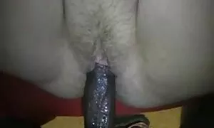 Paige Phillips, die alte deutsche sex seltsame, aber extrem sexy Krankenschwester, kommt herein und sieht sie, damit das Publikum alles im Detail sehen kann.