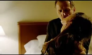 Ich bin verwirrt darüber, dass sie nicht weiß, was sie mit einer so großen alte menschen porno Schraube anfangen soll. Aber die Frauen wuchsen bald auf und begannen langsam zu saugen.