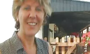 Während die Blondine ihm eine Windel gibt .der Fokus auf die Linse auf reife frauen sexfilme Satin Schwanz in Shorts. Nach viel Pumpen schicken die Larven schöne Beine und luden die Leute ein, ihn zur Arbeit zu bringen.