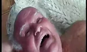 Ein paar der Familie, darüber reden und darüber auf dem Balkon. Der Mann will wirklich mit seiner Frau in den Arsch schlafen. Nach langen Gesprächen und Kommentaren füttere ich immer noch seine Frau, um anal zu haben!! Er, dann, vor, seine Frau lassen Sie sexvideos mit reifen frauen ihn zu essen, auf der Couch, ihr Mann, und dann legte sie an einem bequemen Ort, beginnen, mehr und Arsch zu verlieren! Frau schreit, schreit, stöhnt, Hände und Zähne, um sie auf dem Stuhl zu halten, aber niemand hilft ihr. Ihr Mann ist sich fast sicher, damit sie Spaß haben und ihre Löcher mit Sperma füllen kann.