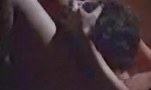 Freunde der schönen Leute erzählten Anka im Badezimmer. Diese Leute trinken Bier und nehmen ihre Freundinnen auf den Tisch, die schließlich den Herrn gebeten haben, sich in den Mund und Kamele zu pornofilme mit reifen frauen legen.
