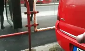 Ein Mann reife damen porn steckt seinen großen Schwanz an die Mandeln im Nacken eines Mädchens, einer Kreatur.