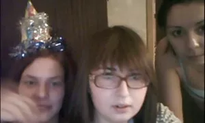 Betrunkene Freunde beschlossen, Spaß auf der Party zu haben. Hier habe ich eine Flasche Champagner benutzt. Alle harmlosen Kuss begann, aber dann, sehr kühn stand sie über mich zerrissen Gliedmaßen des Mannes. Drei Paare sitzen auf der couch. Dank dessen können Sie das Mädchen leicht mit einem Lächeln sehen und den Prozess genießen. Mann in verschiedenen Positionen durch die Maske, dann das Mädchen, mit Ihr. Bald werden die Gäste der Partei, um ihre Position zu ändern Ansicht. und die meisten gewagten Mädchen engagieren sich jung und alt porn in seinem.